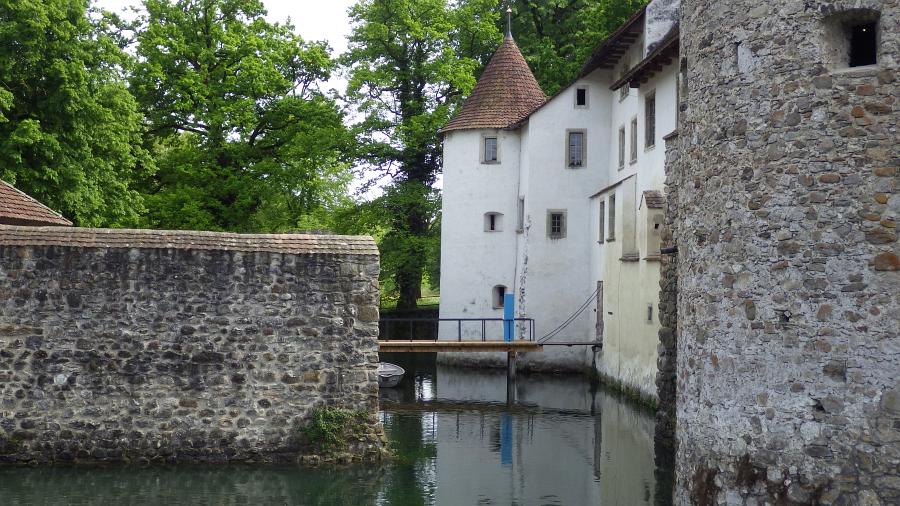 Die Problematik von Schlössern, welche im Wasser standen...