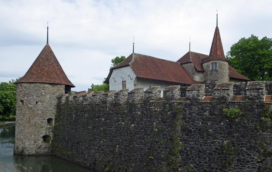 das Mauerwerk saugte Feuchtigkeit nach oben, so dass auch die Wohnungen mit der Zeit Feucht wurden