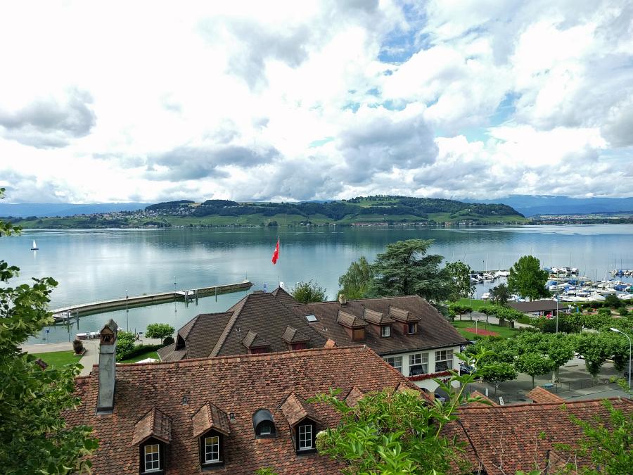 Blick auf den Hafen und den Mont Vuilly