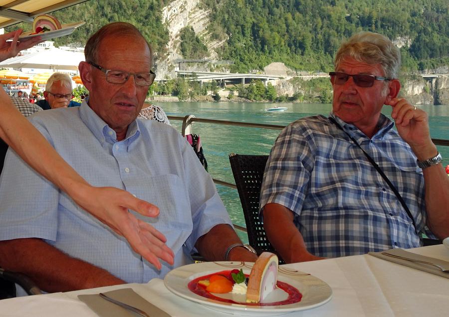 nun gibt's Dessert in Brunnen