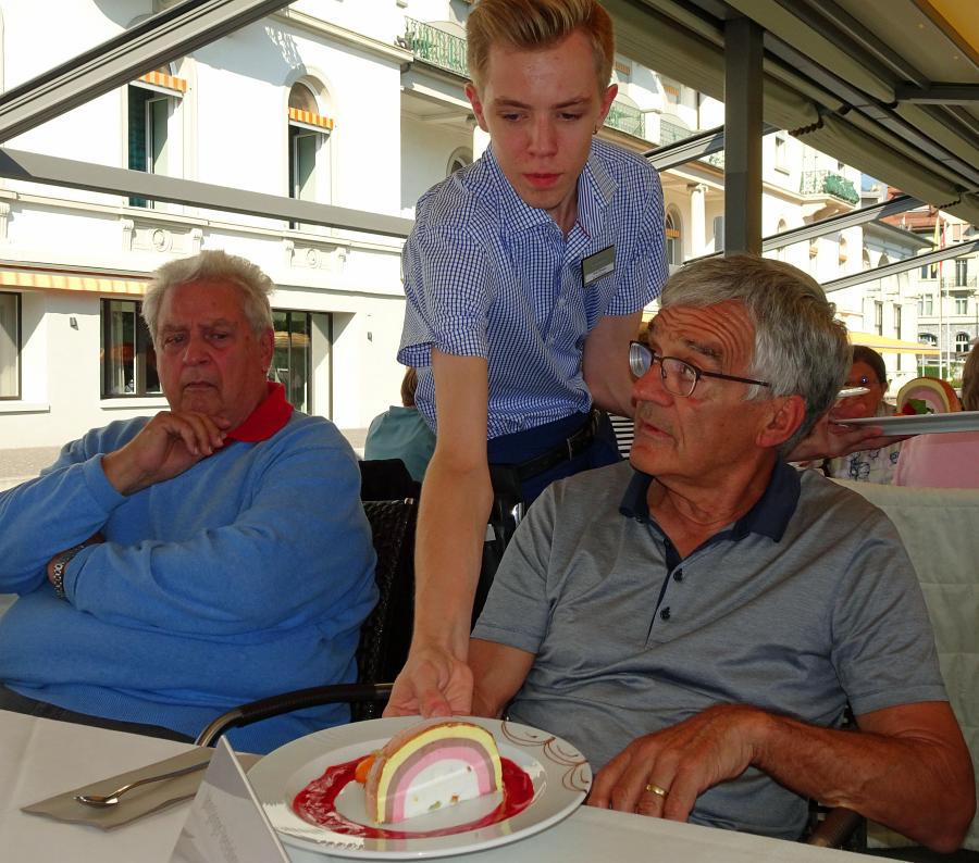 nun gibt's Dessert in Brunnen