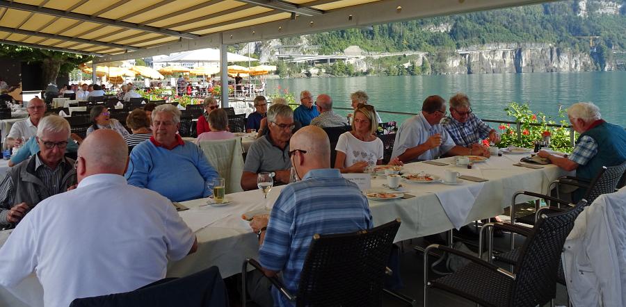 Im Waldstätterhof am Ufer des Urnersees